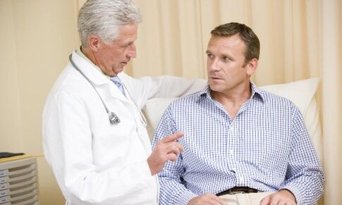 A man with prostatitis on an appointment with a urologist